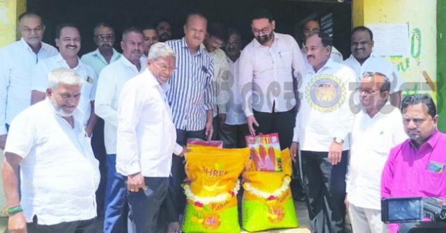 ಹುಕ್ಕೇರಿ ರೈತರು ಬಿತ್ತನೆ ಬೀಜ ರಿಯಾಯಿತಿ ದರದಲ್ಲಿ ಪಡೆದುಕೊಳ್ಳಿ ಶಾಸಕ ನಿಖಿಲ್ ಕತ್ತಿ