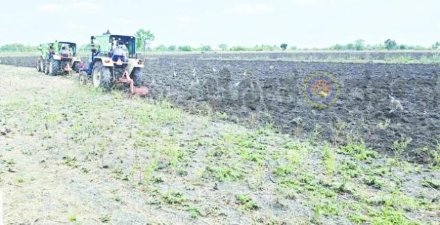 ಜಿಲ್ಲಾ ಕೃಷಿ ತರಬೇತಿ ಕೇಂದ್ರದಲ್ಲಿ ಬೀಜೋತ್ಪಾದನೆಗೆ ಜಮೀನು ಸಿದ್ಧತೆ 