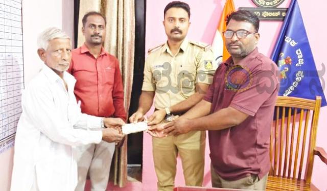ಸಿಕ್ಕ 50ಸಾವಿರ ಹಣ ಮರಳಿಸಿ ಮಾದರಿಯಾದ ಹನುಮಂತ