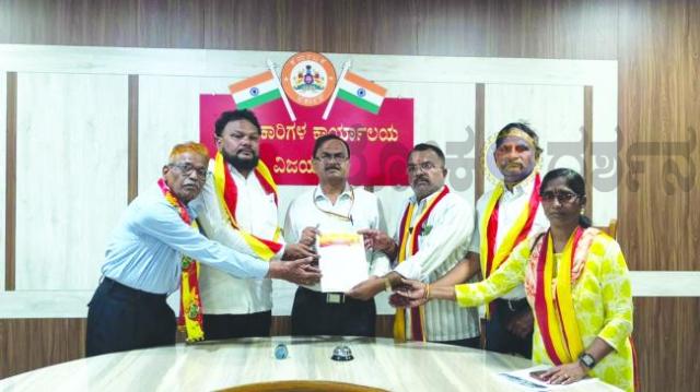 ಹನುಮಾನ ರೈಲ್ವೇ ಕ್ರಾಸಿಂಗ್‌ನಲ್ಲಿ ಮೇಲ್ ಸೇತುವೆ ನಿರ್ಮಿಸಲು ಆಗ್ರಹ ಹಿ ಅವೈಜ್ಞಾನಿಕ ಅಂಡರ್ ಪಾಸ್ ಯೋಜನೆಗೆ ಕರವೇ ಸ್ವಾಭಿಮಾನಿ ಸೇನಾ ಸಮಿತಿಯ ವಿರೋಧ 