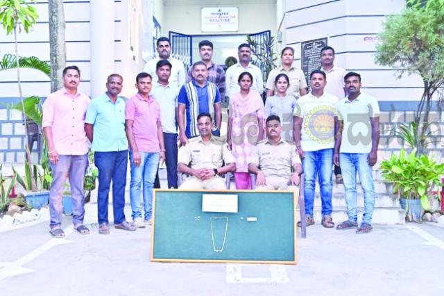ನವಲಗುಂದ:  ಮಹಿಳಾ ಆರೋಪಿತಳ ಬಂಧನ 