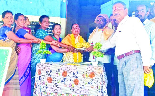 ಸಿಇಟಿ ಪರೀಕ್ಷೆಯಲ್ಲಿ ಉತ್ತಮ ಅಂಕ ಪಡೆದ ವಿದ್ಯಾರ್ಥಿ ಪಾಲಕರಿಗೆ ಸನ್ಮಾನ