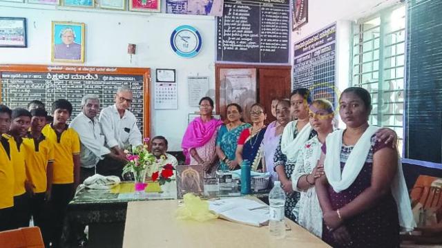 ಮುಖ್ಯ ಶಿಕ್ಷಕರಾಗಿ ಪದೋನ್ನತಿ ಪಡೆದ ಡಾ. ಎಚ್‌.ಬಿ. ಕೊರವರರಿಗೆ ಸನ್ಮಾನ 