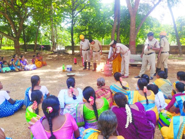 ಬೆಂಕಿ ಅನಾಹುತ ಅಪಾಯ ತಡೆಗಟ್ಟುವ ವಿಧಾನಗಳಲ್ಲಿ ಅರಿವು ಕಾರ್ಯಕ್ರಮ 