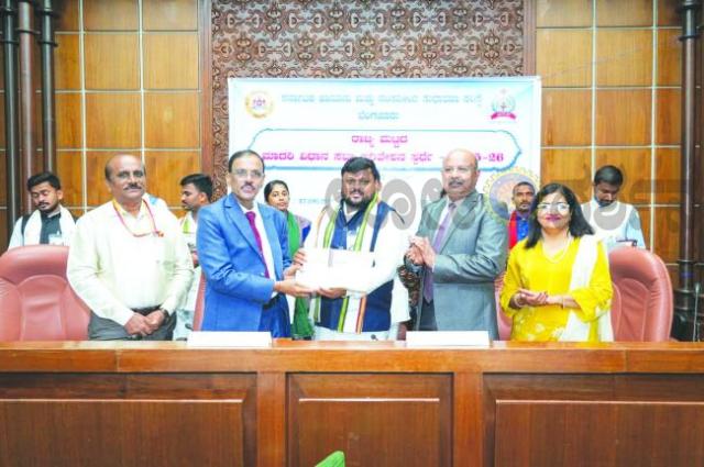 ಬೈಲಹೊಂಗಲ  ವಿದ್ಯಾರ್ಥಿಗೆ  ರಾಜ್ಯ  ಮಟ್ಟದಲ್ಲಿ  ಗೌರವ