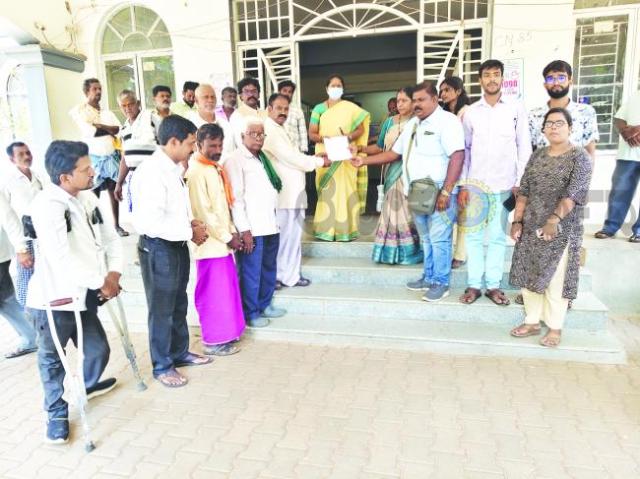 ಹಾವೇರಿ.ಎಸ್‌.ಐ.ಆರ್ ಪ್ರತಿಯೊಬ್ಬರ ಮತದಾನದ ಸಂವಿಧಾನಿಕ ಹಕ್ಕನ್ನು ಕಾಪಾಡಲು ಒತ್ತಾಯಿಸಿ ಸರಕಾರಕ್ಕೆ ಮನವಿ 