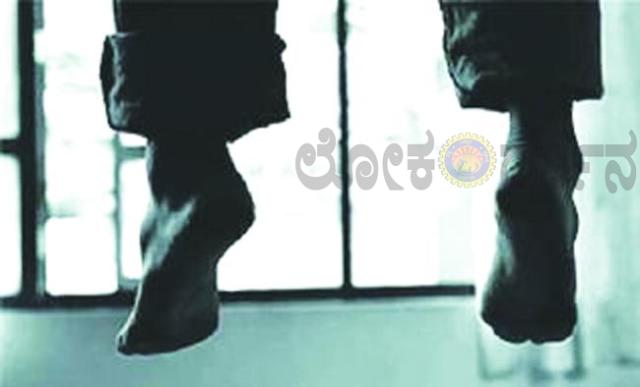 ಮೂರು ಪುತ್ರಿಯರಿಗೆ ವಿಷ ನೀಡಿ ತಂದೆ ಆತ್ಮಹತ್ಯೆ