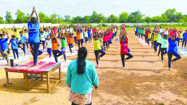 ಸರಕಾರಿ ಪ್ರೌಢ ಶಾಲೆ ಮನಗುಂಡಿಯಲ್ಲಿ ವಿಶ್ವ ಯೋಗ ದಿನಾಚರಣೆ