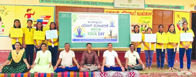 ಬೂದಿಹಾಳ ಸರಕಾರಿ ಪ್ರೌಢಶಾಲೆಯಲ್ಲಿ ವಿಶ್ವ ಯೋಗ ದಿನ ಆಚರಣೆ 