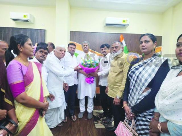 ನೂತನ ಕೆಪಿಸಿಸಿ ಅಧ್ಯಕ್ಷರಿಗೆ ಕ್ಷೇತ್ರದ ಪರವಾಗಿ ಡಾ. ಪ್ರಭುಗೌಡ ಸನ್ಮಾನ