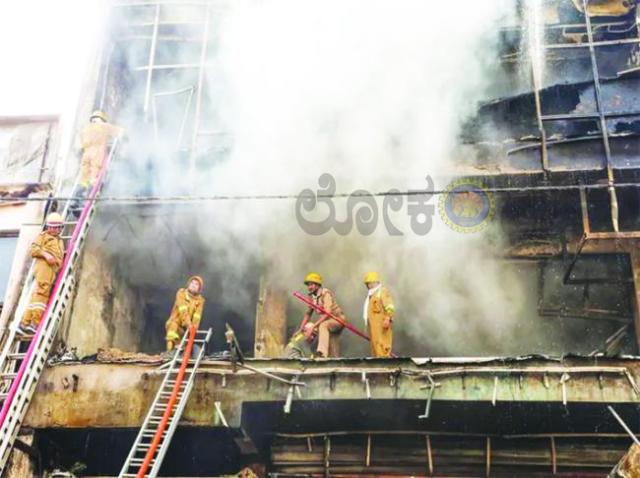 ಅಲಿಗಂಜ್ ಕೋಚಿಂಗ್ ಸೆಂಟರ್ ಅಗ್ನಿ ದುರಂತ: 4 ಮಂದಿ ಬಂಧನ, 4 ಅಧಿಕಾರಿಗಳ ಅಮಾನತು; ಸಿಎಂ ಯೋಗಿ ಆದಿತ್ಯನಾಥ್ ಆದೇಶದ ನಂತರ ಎಸ್‌ಐಟಿ ತನಿಖೆ