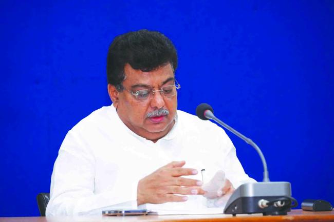 ಮಳೆ ಅಭಾವ, ಸಮಸ್ಯೆ ಎದುರಿಸಲು ಸಜ್ಜಾಗಿ ಅಧಿಕಾರಿಗಳಿಗೆ ಜಿಲ್ಲಾ ಉಸ್ತುವಾರಿ ಸಚಿವರ ಸೂಚನೆ 