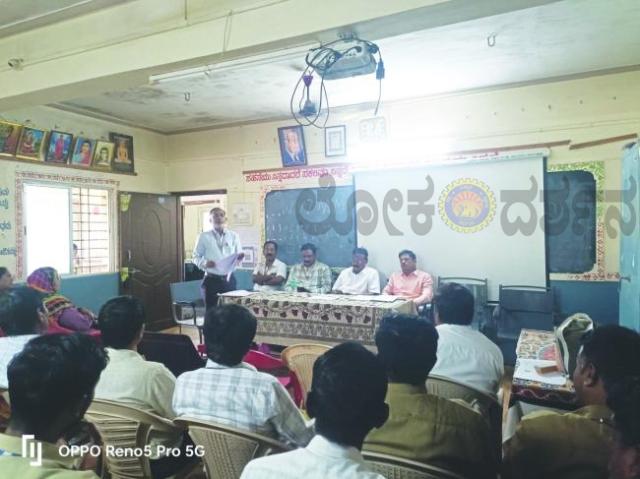 ಗದಗ ಶಹರ ವಲಯದ ಶಾಲಾ ವಾಹನಗಳ ಚಾಲಕರ ಸಭೆ: ಸುರಕ್ಷಿತ ಸಂಚಾರಕ್ಕೆ ಕಟ್ಟುನಿಟ್ಟಿನ ಸೂಚನೆ 