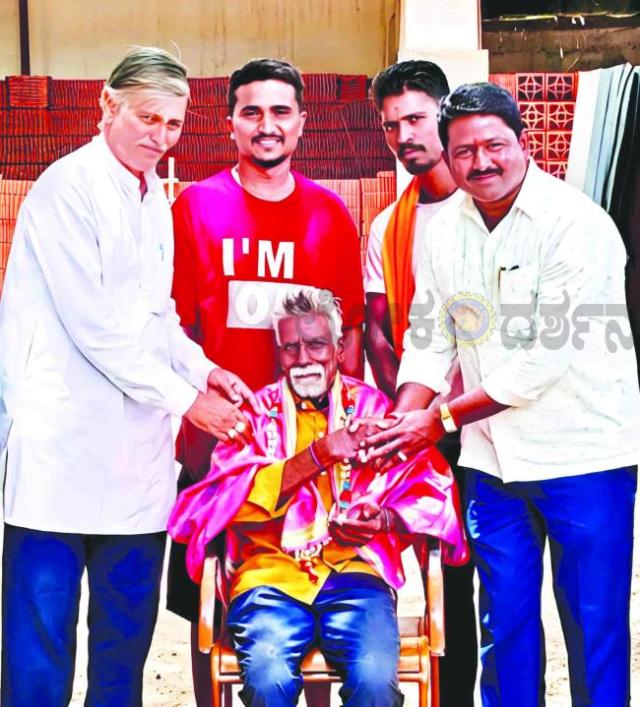 ಮಕ್ಕಳಿದ್ದರೂ ಅನಾಥ ಸ್ಥಿತಿಯಲ್ಲಿ ಕೋಳಿವಾಡ ಕುಟುಂಬ  