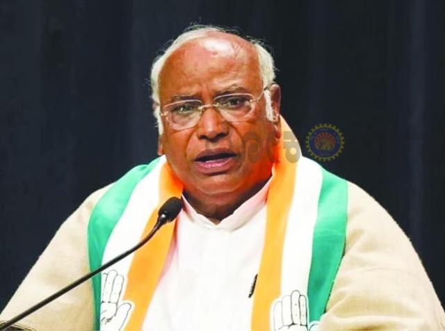ಖರ್ಗೆ ಆರೋಪ: MGNREGA ದುರ್ಬಲಗೊಳಿಸುತ್ತಿದೆ ಕೇಂದ್ರ; ಬಾಕಿ ಹಣ ಮತ್ತು ಹೊಸ ಗ್ರಾಮೀಣ ಉದ್ಯೋಗ ಯೋಜನೆ ಕುರಿತು ಪ್ರಧಾನಿ ಉತ್ತರ ಕೇಳಿದರು