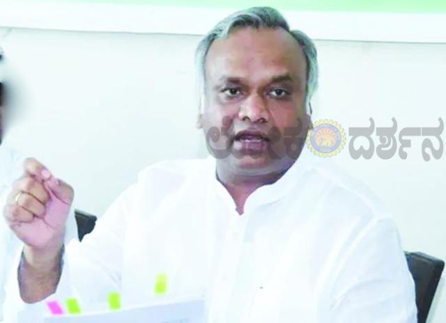 ಚುನಾವಣಾ ಆಯೋಗ ಸರ್ಕಾರದ ಕೈಗೊಂಬೆಯಾಗಿ ಕಾರ್ಯನಿರ್ವಹಿಸುತ್ತಿದೆ ಎಂದು ಖರ್ಗೆ ಆರೋಪ; ಎಸ್‌ಐಆರ್ ಪ್ರಕ್ರಿಯೆಗೆ ಆಕ್ಷೇಪ
