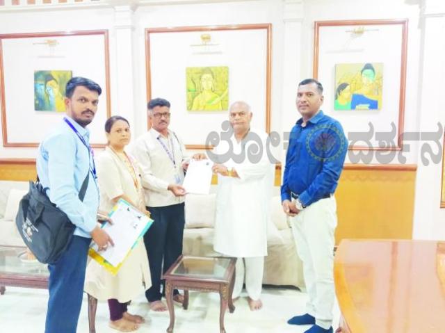 ಶಾಸಕ ಶಿವಾನಂದ ಪಾಟೀಲ ಮನೆಗೆ ಮತದಾರರ ಗಣತಿ ನಮೂನೆ ವಿತರಣೆ  