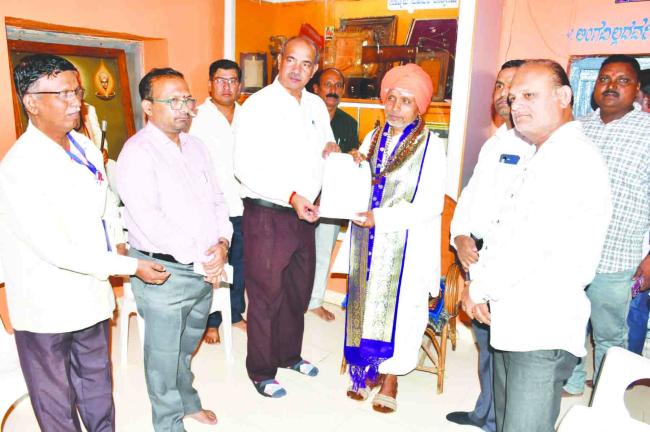 ಮತದಾರರ ಪಟ್ಟಿ ಶುದ್ಧತೆಗೆ ಅಧಿಕಾರಿಗಳ ಮನೆಮನೆ ಭೇಟಿ  