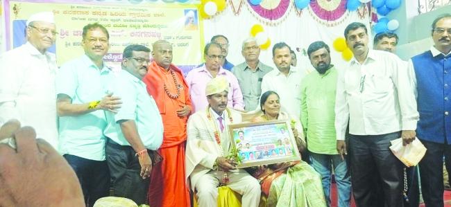 ನಿವೃತ್ತ ಮುಖ್ಯೋಪಾಧ್ಯಾಯ ಬಸವರಾಜ ಕನಗನಹಳ್ಳಿ ಅವರಿಗೆ ಬೀಳ್ಕೊಡುಗೆ ಸಮಾರಂಭ  