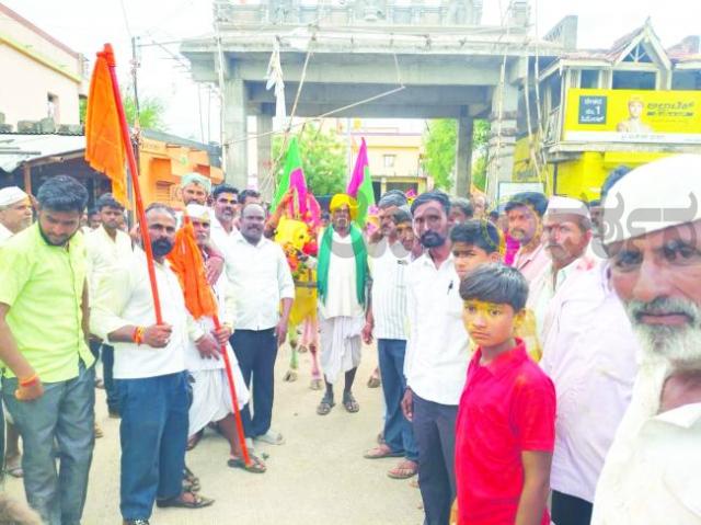 ತಡವಲಗಾ ಗ್ರಾಮದಲ್ಲಿ ಕಾರಹುಣ್ಣಿಮೆ ಸಂಭ್ರಮ : ಎತ್ತುಗಳ ಅದ್ದೂರಿ ಮೆರವಣಿಗೆ