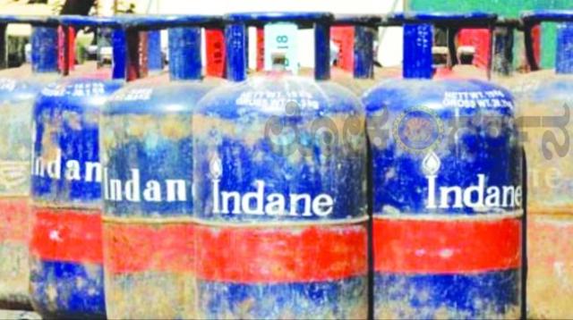 ವಾಣಿಜ್ಯ LPG ಸಿಲಿಂಡರ್ ದರ ₹183.50 ಇಳಿಕೆ; ಗೃಹ ಬಳಕೆಯ ದರಗಳಲ್ಲಿ ಬದಲಾವಣೆ ಇಲ್ಲ