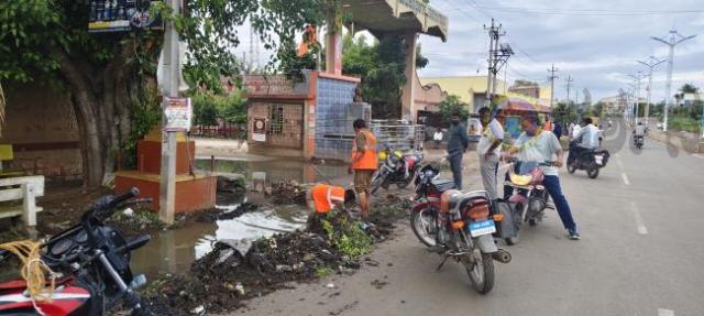 ಎಪಿಎಂಸಿ ಚರಂಡಿಗೆ ಶಾಶ್ವತ ಪರಿಹಾರಕ್ಕೆ ಸಾರ್ವಜನಿಕರ ಒತ್ತಾಯ