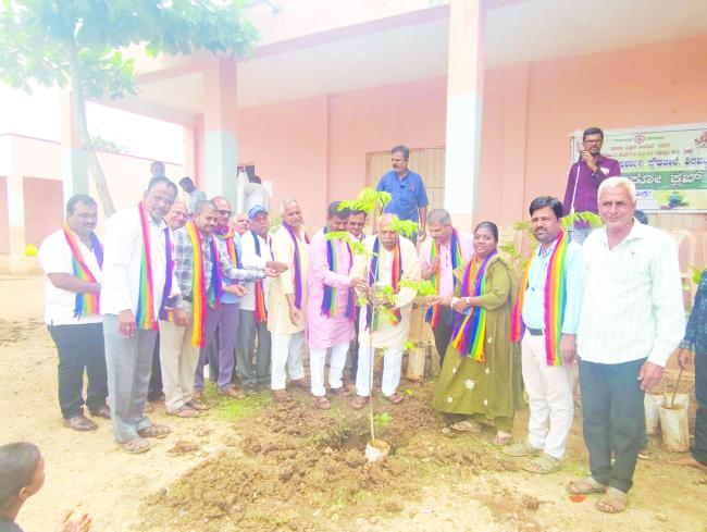 ಸಹಕಾರ ಸಪ್ತಾಹ ಅಂಗವಾಗಿ “ಒಬ್ಬ ಸದಸ್ಯ ಒಂದು ಸಸಿ” ಅಭಿಯಾನಕ್ಕೆ ಚಾಲನೆ  