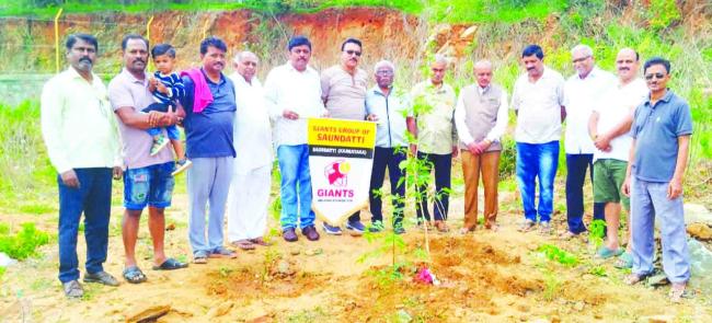 ಪರಿಸರ ಸಂರಕ್ಷಣೆಗೆ ಒತ್ತು ಚೇತನಾ ಕಾಲೋನಿಯಲ್ಲಿ ಸಸಿ ನೆಡುವ ಕಾರ್ಯಕ್ರಮ 