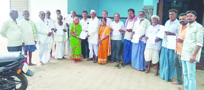 ಲಕ್ಷ್ಮೇಶ್ವರದಲ್ಲಿ ಎಸ್‌ಐಆರ್ ಮತದಾರರ ಪಟ್ಟಿ ಪರಿಷ್ಕರಣೆಗೆ ಜನರ ಬೆಂಬಲ  