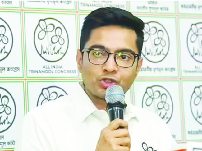 ಟ್ರಾಫಿಕ್ ನಿಯಮ ಉಲ್ಲಂಘನೆ ಆರೋಪದಡಿ ಟಿಎಂಸಿ ನಾಯಕ ಅಭಿಷೇಕ್ ಬ್ಯಾನರ್ಜಿ ವಿರುದ್ಧ ದೂರು ಸಲ್ಲಿಕೆ