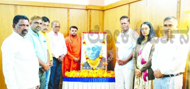 ವಚನ ಸಾಹಿತ್ಯ ಸಂರಕ್ಷಣೆ ಪ್ರತಿಯೊಬ್ಬರ ಜವಾಬ್ದಾರಿ: ಡಾ. ಫ. ಗ. ಹಲಕಟ್ಟಿ ಸ್ಮರಣೋತ್ಸವದಲ್ಲಿ ಅಭಿಪ್ರಾಯ  