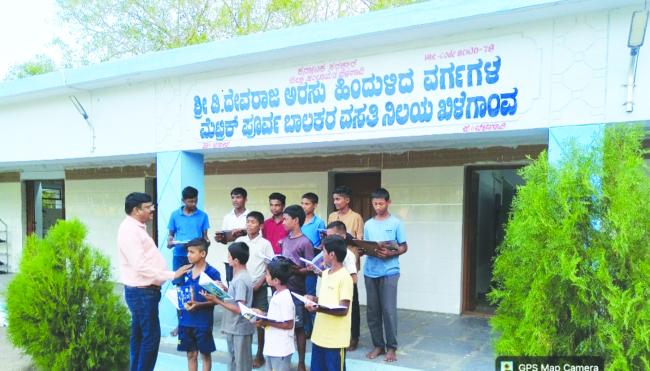 ಅಥಣಿ ತಾಲ್ಲೂಕಿನ ವಸತಿ ನಿಲಯಗಳ ಪರೀಶೀಲನೆಗೆ ಅಧಿಕಾರಿಗಳ ಭೇಟಿ  