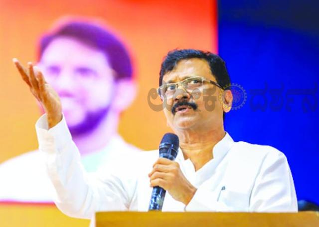 ಸಚಿನ್ ಅಹಿರ್ ಶಿಂಧೆ ಶಿಬಿರಕ್ಕೆ ಸೇರ್ಪಡೆಯಾದ ನಂತರ ಸಂಜಯ್ ರಾವುತ್ ವಿರುದ್ಧ ಬಚ್ಚು ಕಡು ತೀವ್ರ ವಾಗ್ದಾಳಿ, ಗಂಭೀರ ಆರೋಪಗಳು
