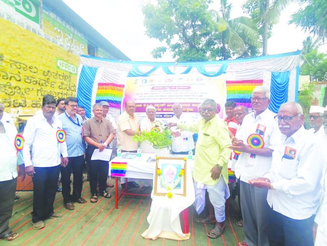 ಸಹಕಾರ ಸಪ್ತಾಹ ಅಂಗವಾಗಿ ಆರೋಗ್ಯ ತಪಾಸಣೆ ಹಾಗೂ ಸಹಕಾರ ಜಾಗೃತಿ ಶಿಬಿರ  