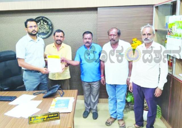 ಪರಿಶಿಷ್ಟ ವರದಿಯನ್ನು ತಕ್ಷಣ ಸಲ್ಲಿಸಲು ಮುಖ್ಯಮಂತ್ರಿ, ಹಿಂದುಳಿದ ವರ್ಗಗಳ ಆಯೋಗಕ್ಕೆ ಮನವಿ 