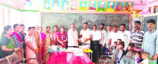 ಆರೇಮಲ್ಲಾಪುರ ಸರ್ಕಾರಿ ಶಾಲೆಯಲ್ಲಿ ಸಮಾಜಮುಖಿ ಸೇವೆ; ಶಿಕ್ಷಣಕ್ಕೆ ಹಳೆ ವಿದ್ಯಾರ್ಥಿಗಳ ಬೆಂಬಲ  