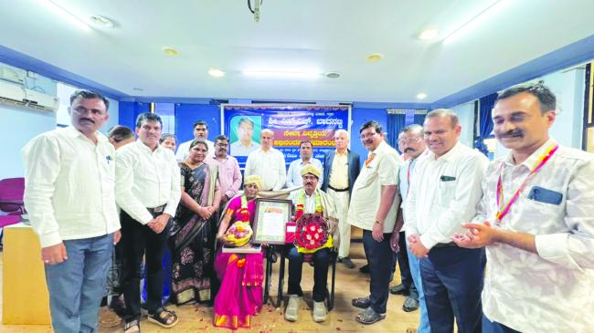 ಗದಗ: ಎಸ್‌.ಎಚ್‌. ಬಾದನಟ್ಟಿ ಅವರಿಗೆ ಜಿಲ್ಲಾ ಖಜಾನೆ ಇಲಾಖೆ ವತಿಯಿಂದ ಸನ್ಮಾನ  