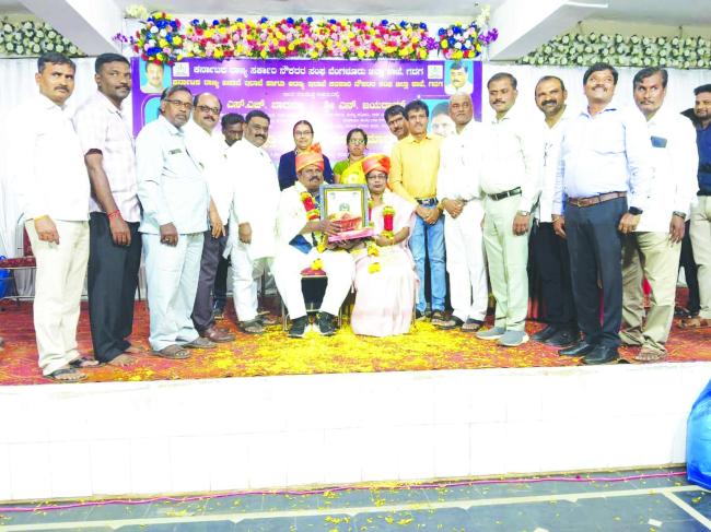 ಸರ್ಕಾರಿ ನೌಕರರು ಸಾರ್ವಜನಿಕ ಸಮಸ್ಯೆಗಳಿಗೆ ತಕ್ಷಣ ಸ್ಪಂದಿಸಬೇಕು 