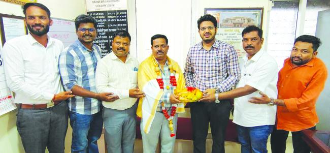 ಲೋಕೋಪಯೋಗಿ ಇಲಾಖೆ ನಿವೃತ್ತ ಸಹಾಯಕ ಎಂಜಿನಿಯರ್ ವಿಶ್ವನಾಥ್ ಹಿರೇಮಠಗೆ ಆತ್ಮೀಯ ವಿದಾಯ ಸನ್ಮಾನ  