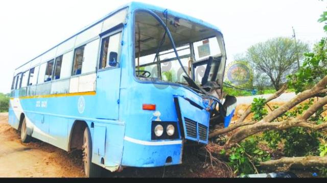 ಬಸ್ ಅಪಘಾತ: 20ಕ್ಕೂ ಹೆಚ್ಚು ಮಂದಿಗೆ ಗಾಯ  