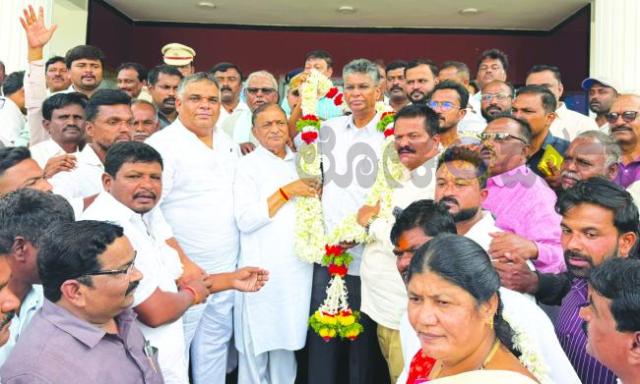 ಬರಗಾಲ ಸನ್ನದ್ಧವಾಗಿ ಎದುರಿಸಲು ಸಿ.ಎಂ. ಜಿಲ್ಲೆಗೆ ಕಳುಹಿಸಿದ್ದಾರೆ : ಸಚಿವ ಜಾರಕಿಹೊಳಿ 