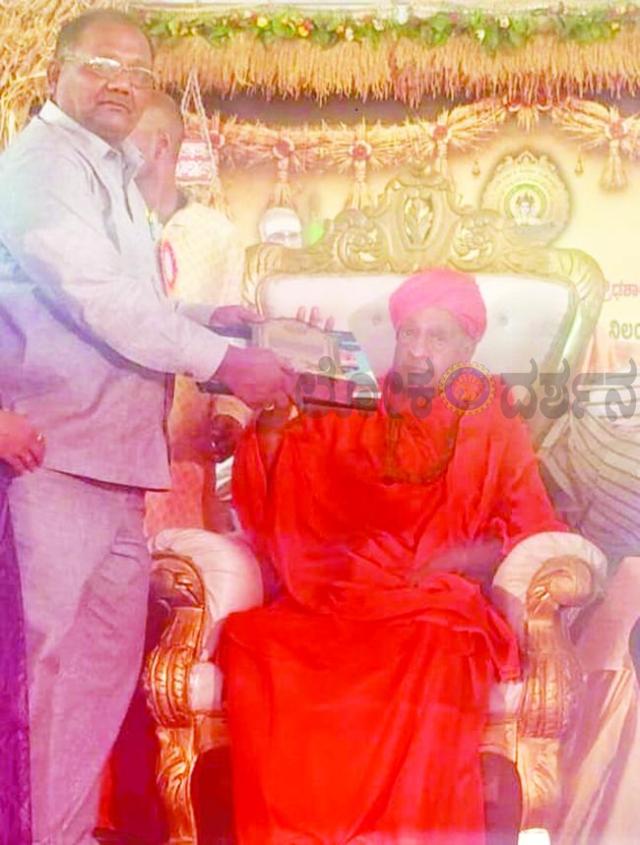 ನಿವೃತ್ತ ಶಿಕ್ಷಕ ಹಿರೇಮಠಗೆ ಸನ್ಮಾನ  