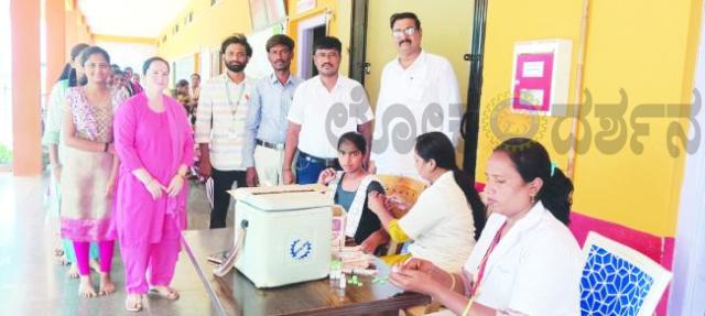 ತಾಳಿಕೋಟೆ: ಸರ್ವಜ್ಞ ವಿದ್ಯಾಪೀಠದಲ್ಲಿ ಹೆಚ್ಪಿವಿ ಲಸಿಕಾ ಕಾರ್ಯಕ್ರಮ  