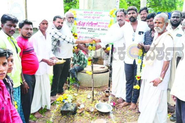 ಅರಳಿಹಳ್ಳಿ ತಾಂಡದಲ್ಲಿ ಸಿಸಿ ರಸ್ತೆ ಅಭಿವೃದ್ಧಿ ಕಾಮಗಾರಿಗೆ ಶಂಕುಸ್ಥಾಪನೆ 
