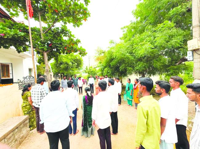  ಎಬಿವಿಪಿಯ 78ನೇ ಸ್ಥಾಪನಾ ದಿನಾಚರಣೆ ಅಂಗವಾಗಿ ಬಳ್ಳಾರಿಯಲ್ಲಿ ಧ್ವಜಾರೋಹಣ