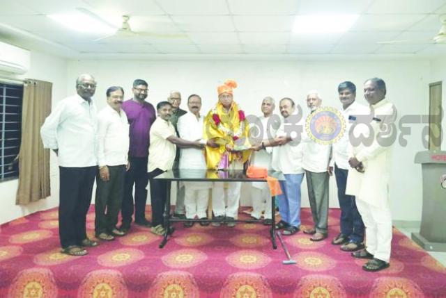 ದ್ರಾಕ್ಷಿ ಬೆಳೆಗಾರರ ಸಂಘದಿಂದ ರಾಜ್ಯಮಟ್ಟದ ಪ್ರಶಸ್ತಿ ಪುರಸ್ಕೃತ ಭೀಮಸೇನ ಕೊಕರೆಯವರಿಗೆ ಸನ್ಮಾನ 