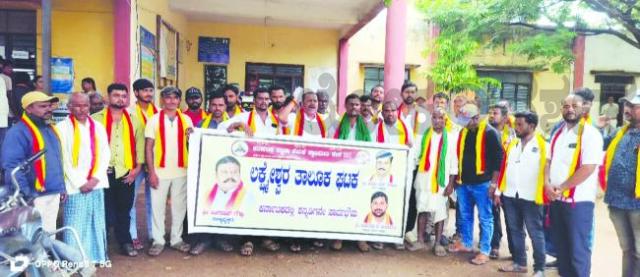 ಲಕ್ಷ್ಮೇಶ್ವರ ತಾಲೂಕನ್ನು ಬರಪೀಡಿತ ಪ್ರದೇಶವೆಂದು ಘೋಷಿಸಲು ಸರ್ಕಾರಕ್ಕೆ ಕರವೇ ಮನವಿ  