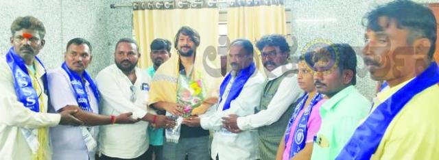 ಹಾವೇರಿಯಲ್ಲಿ ನಟ ಚೇತನ್ ಅಹಿಂಸಾಗೆ ಸನ್ಮಾನ  