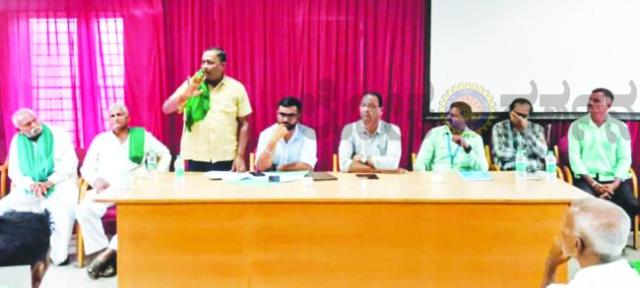 ಬೆಳೆ ವಿಮೆ ನೋಂದಣಿಗೆ ಸ್ವಯಂ ದೃಢೀಕರಣ ಕುರಿತು ಗೊಂದಲ ಬೇಡ: ಅಧಿಕಾರಿಗಳ ಸ್ಪಷ್ಟನೆ  