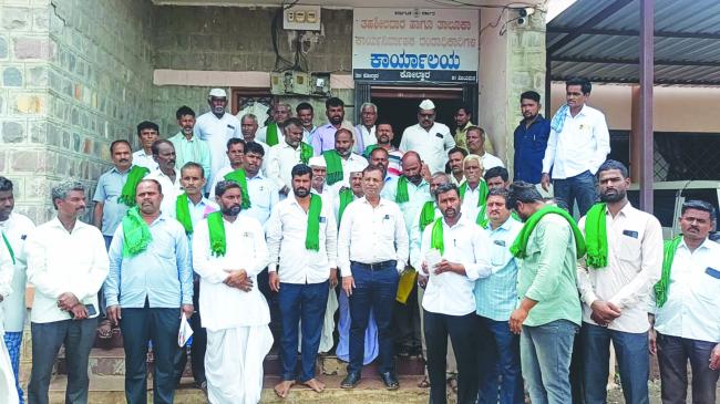 ಕೊಲ್ಹಾರ ತಾಲೂಕು ಬರಗಾಲ ಪೀಡಿತ ಘೋಷಣೆಗೆ ಆಗ್ರಹಿಸಿ ಮನವಿ